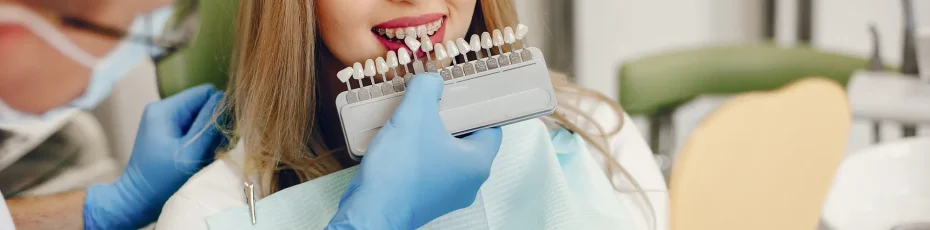 Porcelain Veneers vs Composite Veneers: What’s the Difference?